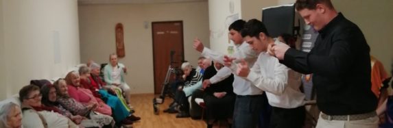 Kultúrne vystúpenie mládeže z komunitného centra